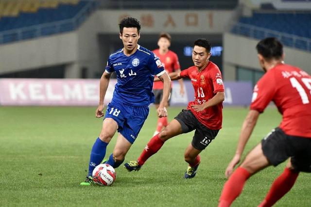 中国男篮阵容更新：高诗岩暂时离队治疗，胡明轩重返训练