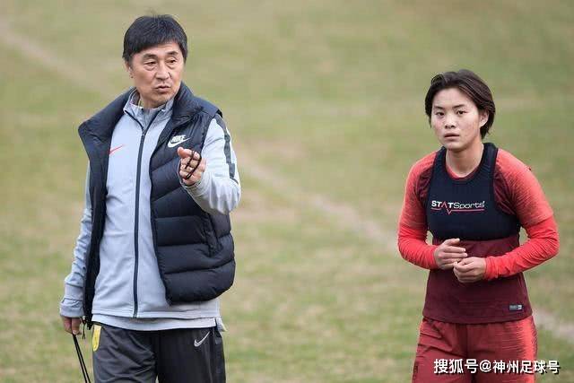 勒沃库森U17教练赞中国队4号球员，称其具备欧洲发展潜力
